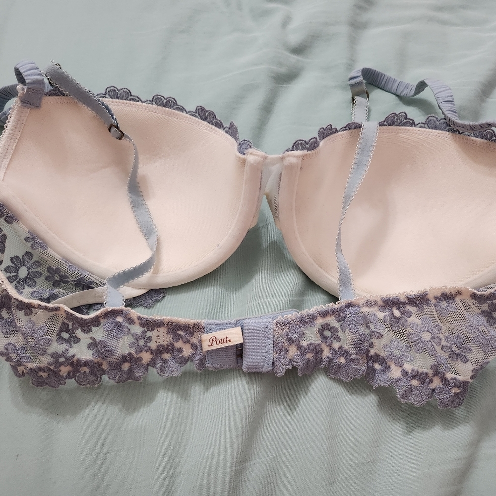 Bras - Picture 8 of 8